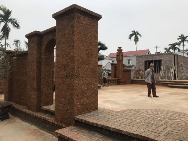 nhà thờ bằng đá ong