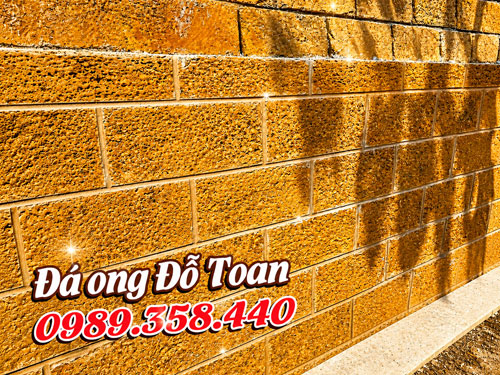 tường bao đ&aacute; ong