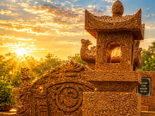 cột đ&aacute; ong v&agrave;ng