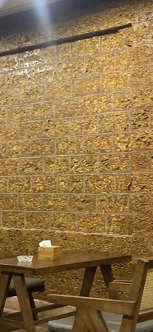 tường làm bằng đá ong