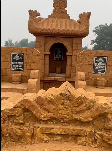 lăng bộ xây bằng gạch đá ong