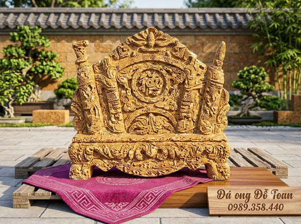 Cuốn thư làm bằng đá ong