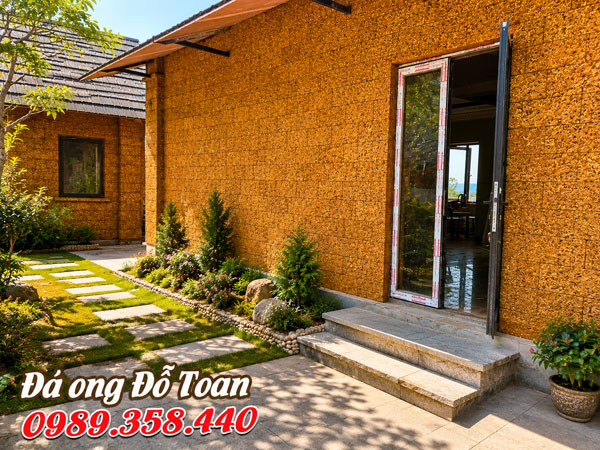 Nhà xây bằng gạch đá ong