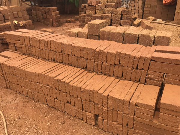 Sản xuất gạch đá ong