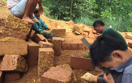 Hình ảnh sản xuất gạch đá ong