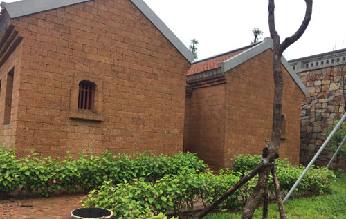 Nhà đá ong xây theo lô