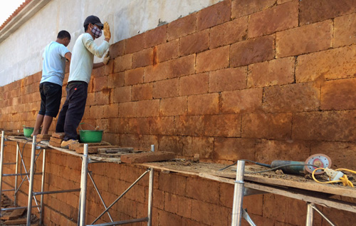 Công trình tường đá ong