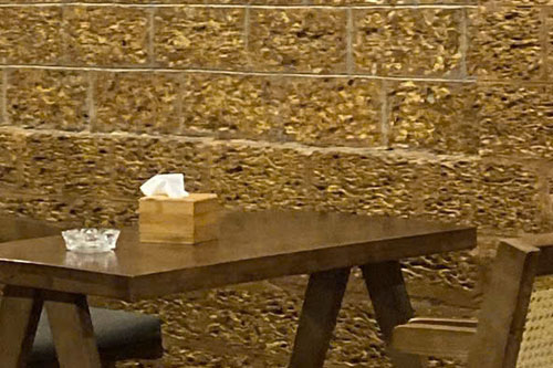 Tường ốp bằng đá ong