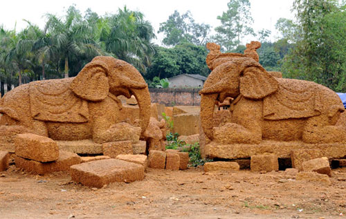 Tượng voi làm bằng đá ong